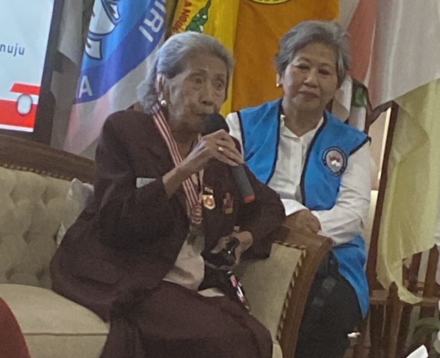 Ibu Sumartini, 98 tahun, pejuang perempuan dengan pemikiran jernih dan suara lantang.