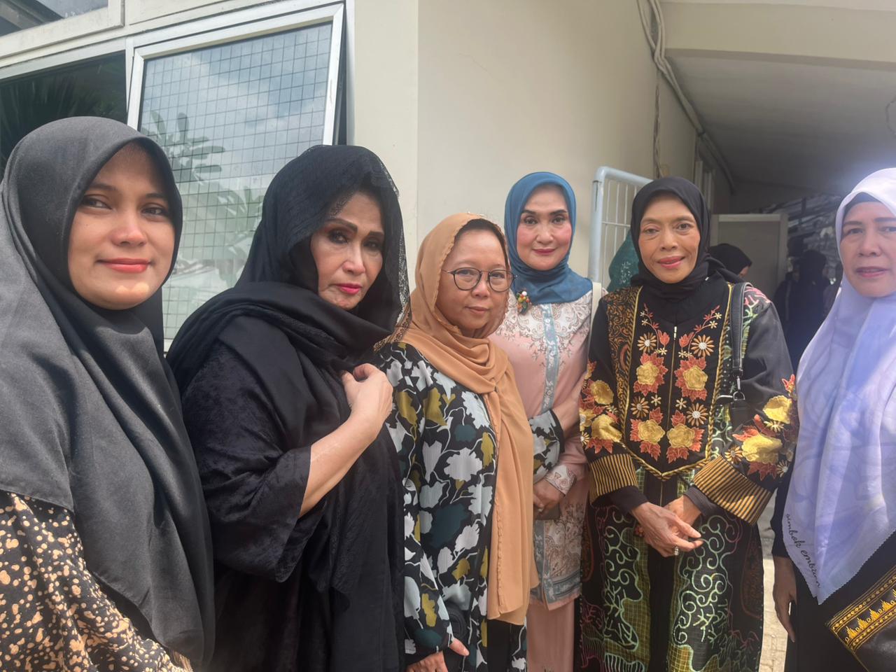 duka dari Wanita Persahi, ikut melayat