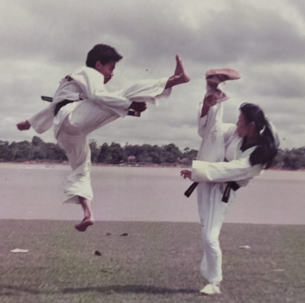Tendangan taekwondo Santi Diansari Hargianto