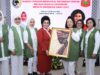Penyerahan Lukisan oleh Kelompok Wanita Persahi ARUNIKA