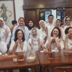 Di balik sajian lezat yang dinikmati jajaran pengurus Wanita Persahi di Rahayu Kitchen, Senopati, terdapat sosok Ibu Henny Rahayu Witdarmono yang percaya bahwa makanan adalah jembatan terbaik untuk merawat silaturahmi.