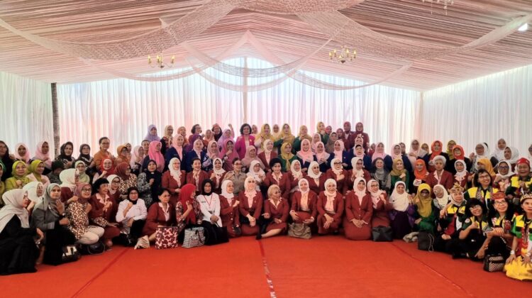 Perkuat Sinergi Nasional, Wanita Persahi Sukseskan Fun Walk Berkebaya dan Hadiri Rakornas II Kowani