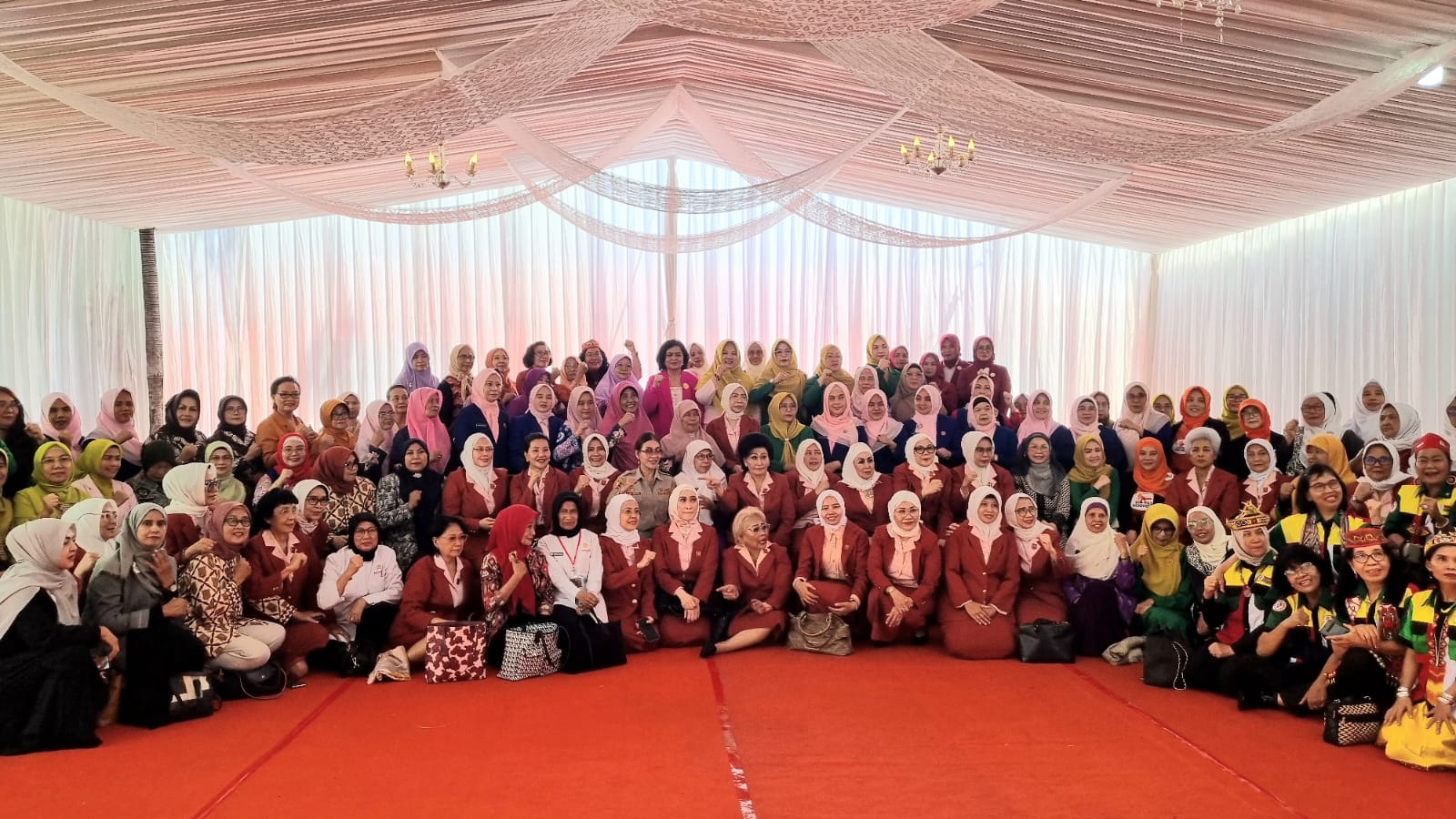 Perkuat Sinergi Nasional, Wanita Persahi Sukseskan Fun Walk Berkebaya dan Hadiri Rakornas II Kowani